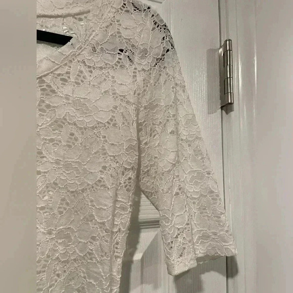 Maurice’s White Lace Stretch Short Sleeve Tree Sheer Pullover Scoop Neck Size S - Picture 4 of 9